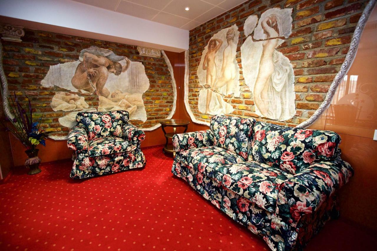 Best Deal City Break At Grand Pier Boutique Villa With One Day Free Welcome Breakfast Only For King Deluxe Rooms And Bookings For Minimum 4 Nights Βουκουρέστι Εξωτερικό φωτογραφία