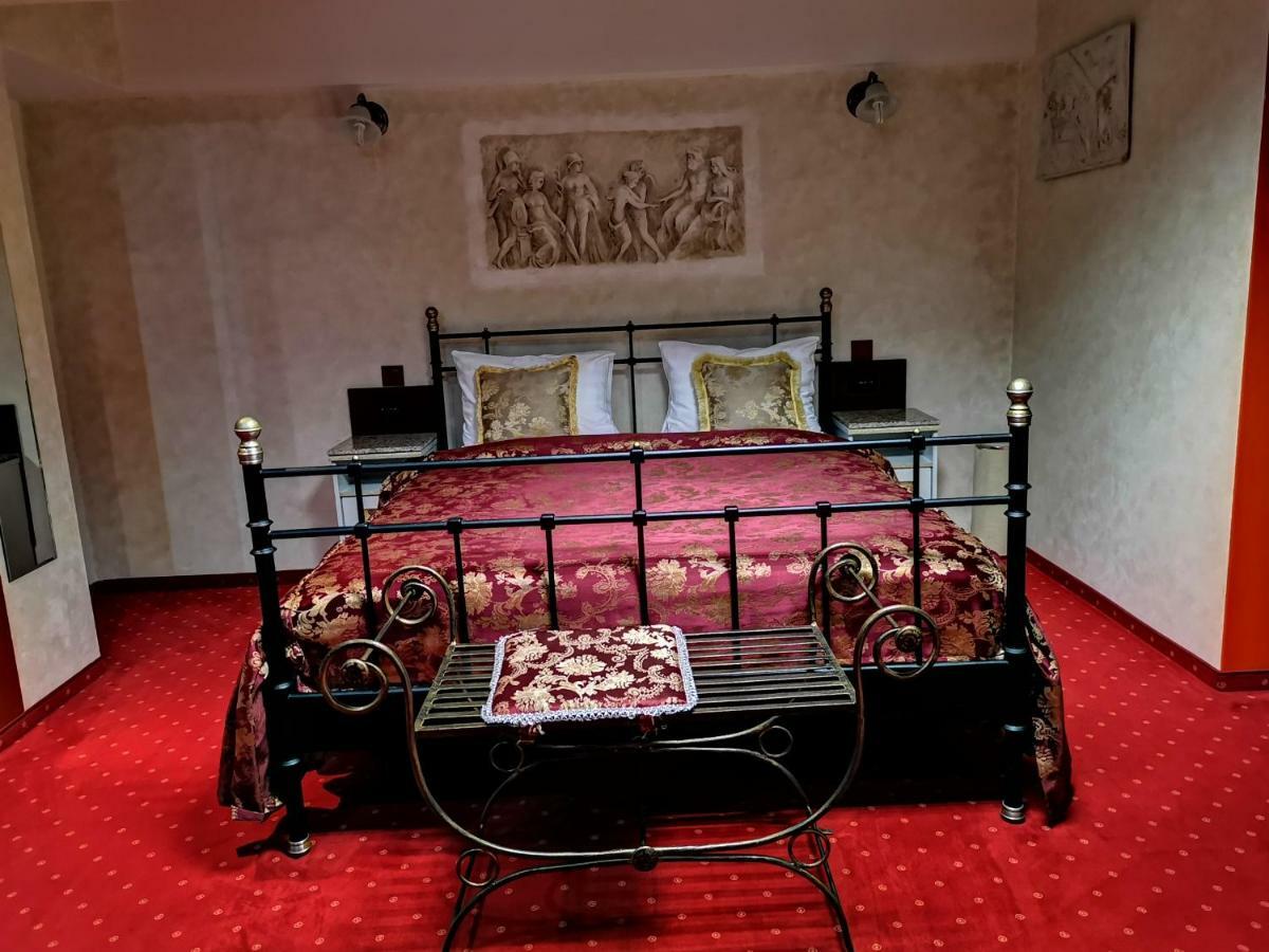 Best Deal City Break At Grand Pier Boutique Villa With One Day Free Welcome Breakfast Only For King Deluxe Rooms And Bookings For Minimum 4 Nights Βουκουρέστι Εξωτερικό φωτογραφία