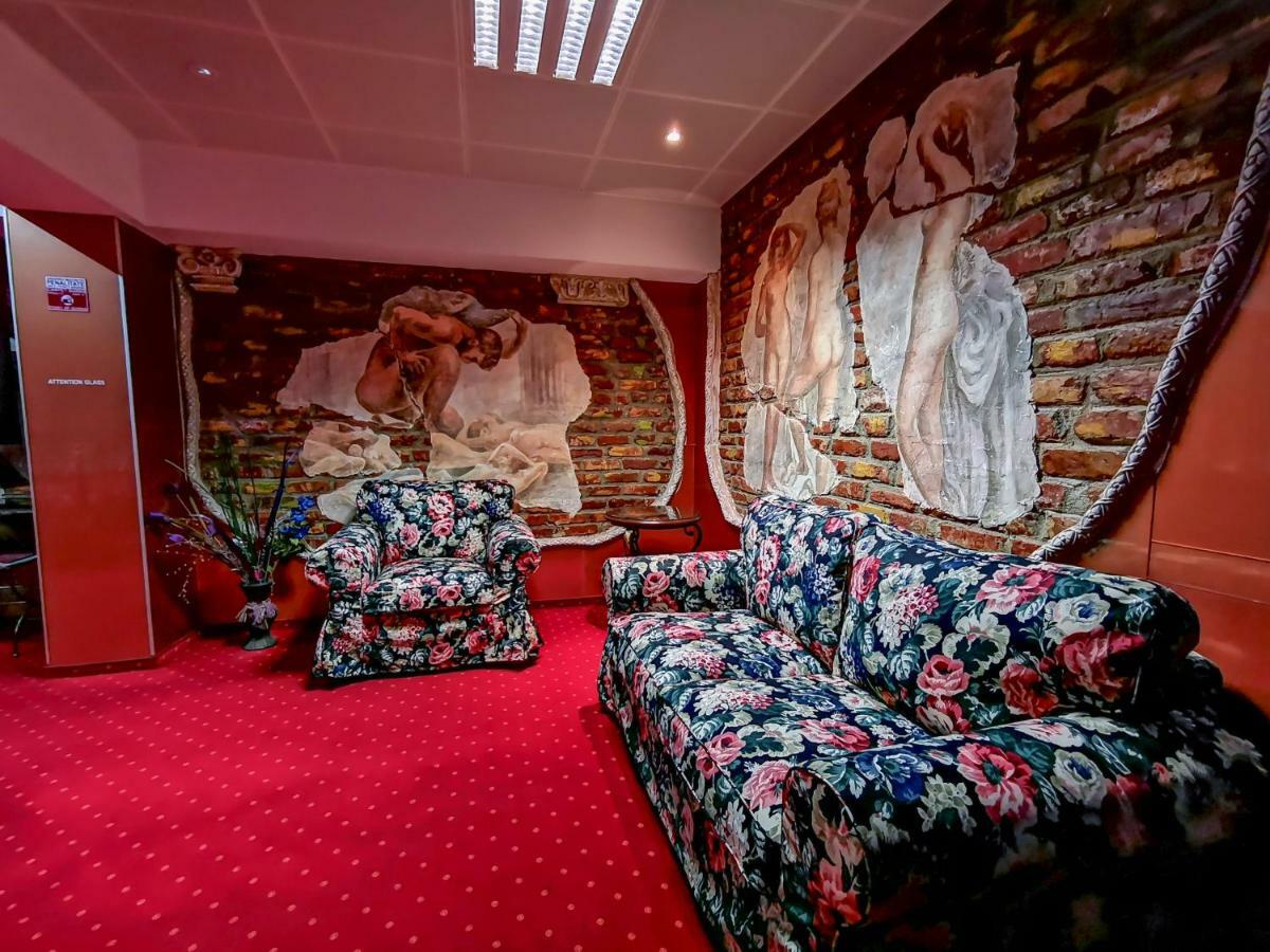 Best Deal City Break At Grand Pier Boutique Villa With One Day Free Welcome Breakfast Only For King Deluxe Rooms And Bookings For Minimum 4 Nights Βουκουρέστι Εξωτερικό φωτογραφία