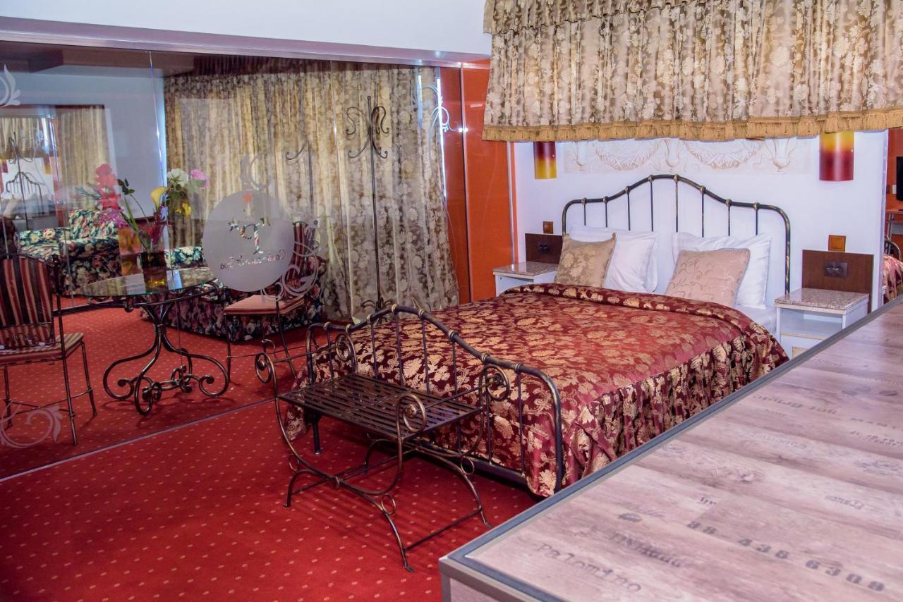 Best Deal City Break At Grand Pier Boutique Villa With One Day Free Welcome Breakfast Only For King Deluxe Rooms And Bookings For Minimum 4 Nights Βουκουρέστι Εξωτερικό φωτογραφία